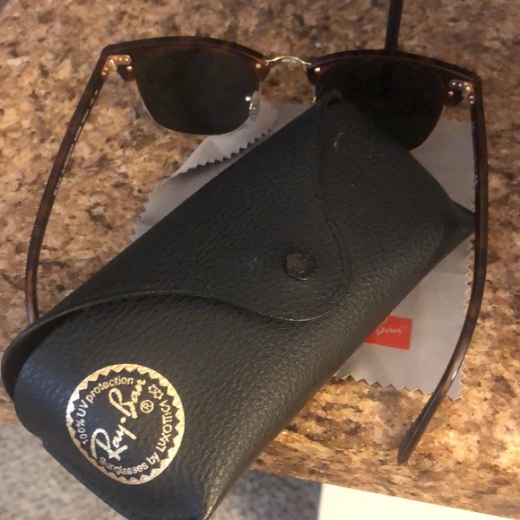 Ray-Ban Clubmaster with Case - Picture 6 of 6